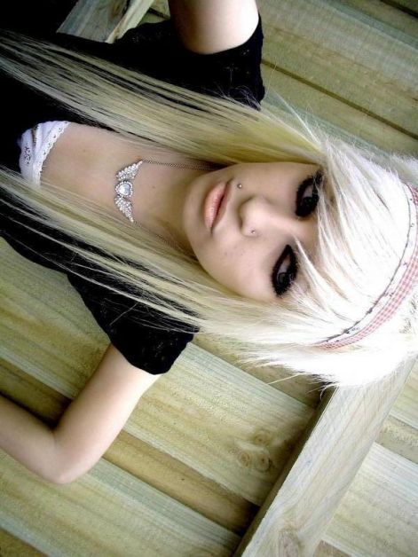 -emo-girl-emo-girls-7096700-600-800.jpg